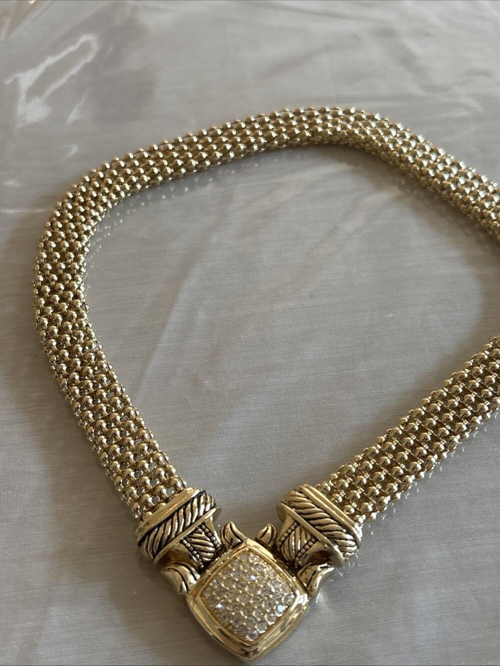 Necklace Choker Rhinestone Front Lock Gold Tone Mesh Chain Magnetic Clasp